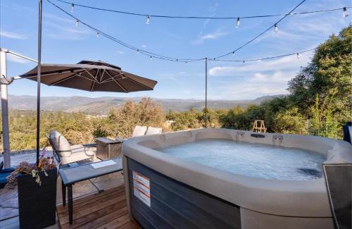Oakhurst Casa | Hilltop Paradise with stunning views/hot tub/firepit/dog friendly