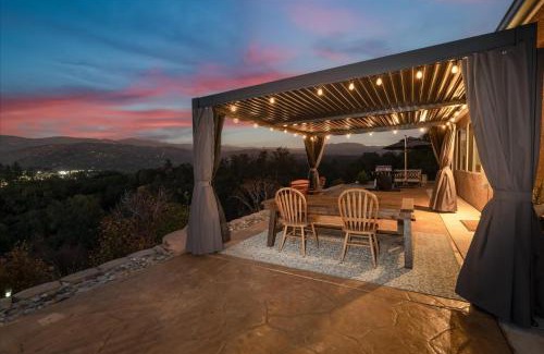 Oakhurst Casa | Hilltop Paradise with stunning views/hot tub/firepit/dog friendly