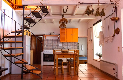 Skopelos Cabaña | Ubicación ideal, total privacidad con piscina en el acantilado, amplio jardín, terraza y vistas