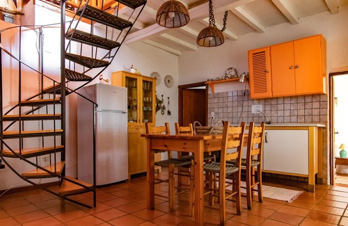 Skopelos Cabaña | Ubicación ideal, total privacidad con piscina en el acantilado, amplio jardín, terraza y vistas