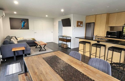 Taumarunui Casa | Hilltop retreat overlooking the Old Forgotten Highway in adventure playground