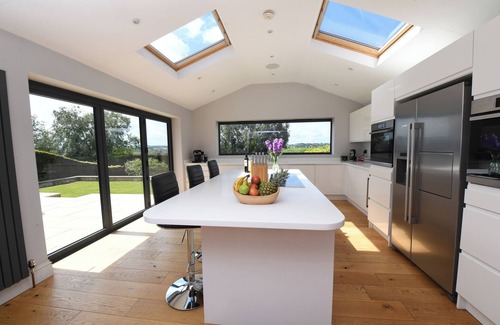 Harrogate Casa | Hilltop Retreat: Panoramic Views, Sunsets, Seclusion, Hot Tub, Fire Pit