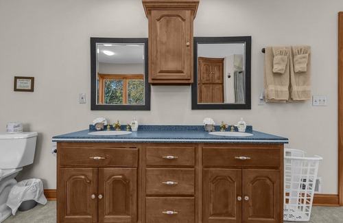 Sugar Grove Cabina | Hilltop Retreat with Indoor Saltwater Pool