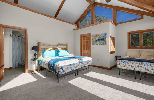 Sugar Grove Cabina | Hilltop Retreat with Indoor Saltwater Pool