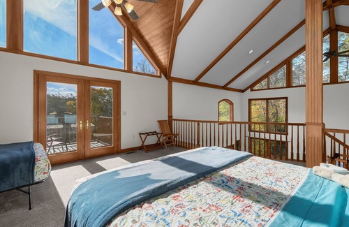 Sugar Grove Cabina | Hilltop Retreat with Indoor Saltwater Pool