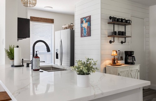 Euless Casa | Hilltop Texan- Texas Farmhouse Cottage in the heart of DFW