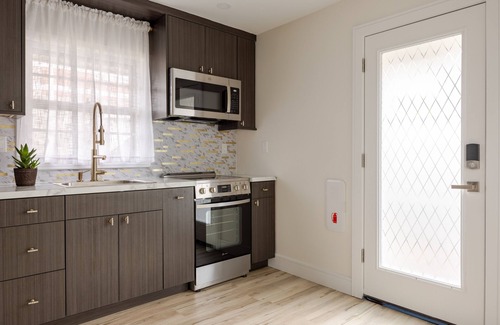 Wood-Ridge Apartamento | Hilltop Views + Fireplace + Patio + Yard - 25 min drive to NYC!