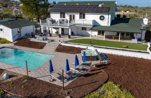 Paso Robles Villa | Hilltop Villa with pool, hot tub near downtown