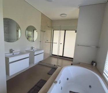 West Bank Casa | HilltopHaven