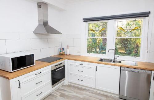 Bright Casa | Hillview on Delany