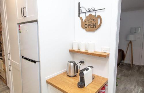 Bright Casa | Hillview on Delany