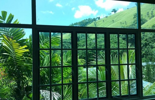 Port of Spain Apartamento | Hillview Sanctuary | Birdsong Pool Wellness Sunset