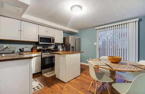 Orange Casa | Hillyer Manor - Comfy Townhouse In Great Location! Pet Friendly!! by RedAwning