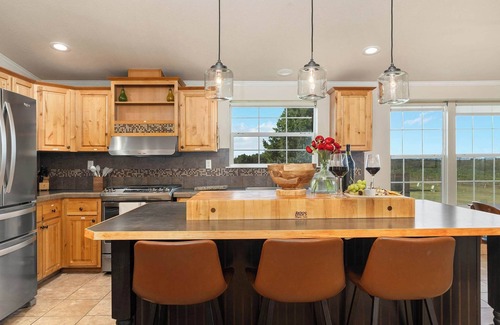 Fredericksburg Casa | Hilmy Haus, Hot Tub, Pet friendly, Fire Pit!