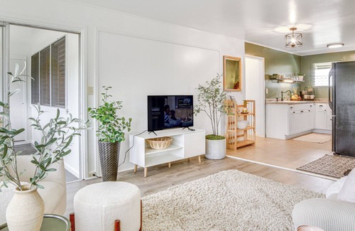 Hilo Apartamento | Hilo Apartment w/ Lanai - 2 Mi to Beaches!