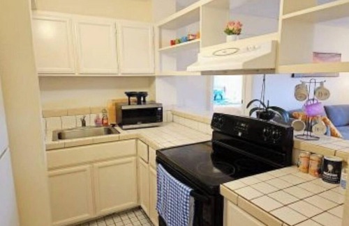 Hilo Condominio | Hilo Lagoon 2 BD Condo-A/C, Pool