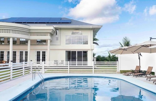 Hilo Casa | Villa Hilo con piscina - 16 huéspedes máximo