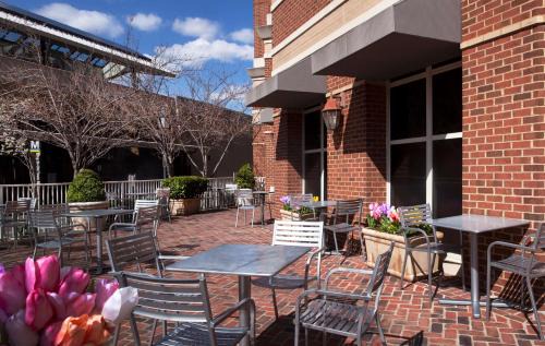 Old Town Alexandria Hotel | Hilton Alexandria Old Town