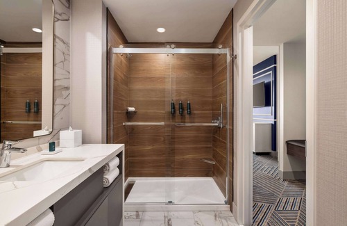 Nashville Hotel | Hilton BNA Nashville Airport Terminal