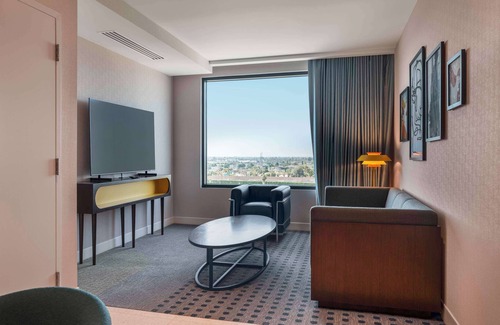 Buena Park Hotel | Hilton Buena Park Anaheim