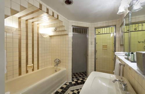 Downtown Cincinnati Hotel | Hilton Cincinnati Netherland Plaza