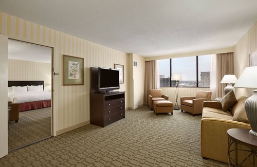 West Central Hotel | Hilton Fort Wayne at the Grand Wayne Convention Center
