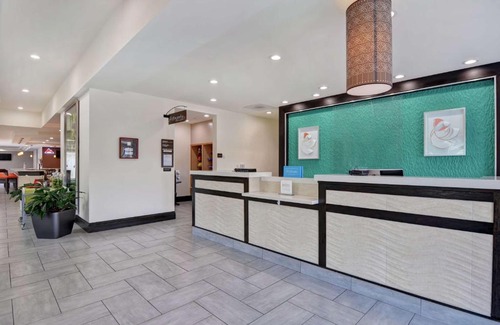 Fayetteville Hotel | Hilton Garden Inn and Fayetteville Convention Center