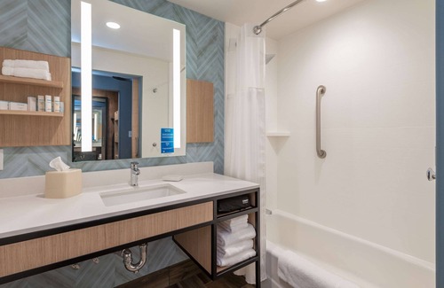 Readville Hotel | Hilton Garden Inn Boston Canton