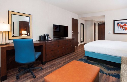 Downtown Burbank Hotel | Hilton Garden Inn Burbank Los Angeles