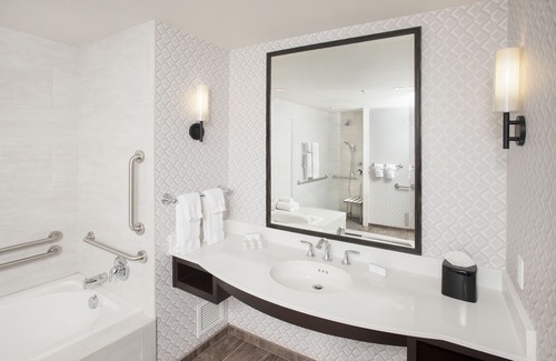 Downtown Burbank Hotel | Hilton Garden Inn Burbank Los Angeles