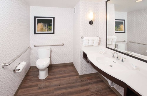 Downtown Burbank Hotel | Hilton Garden Inn Burbank Los Angeles