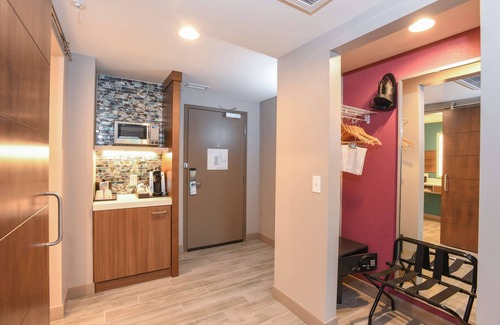 Roselawn Finance Hotel | Hilton Garden Inn Cincinnati Midtown