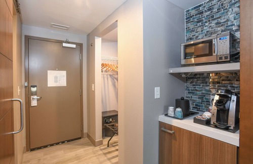 Roselawn Finance Hotel | Hilton Garden Inn Cincinnati Midtown
