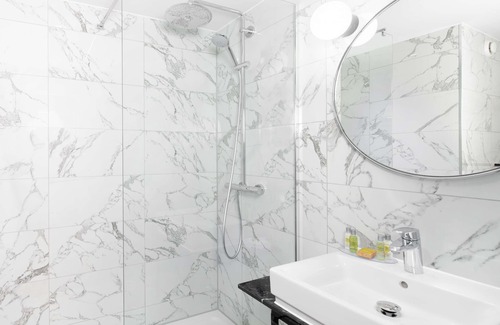 Heathrow Villages Hotel | Hilton Garden Inn London Heathrow Airport