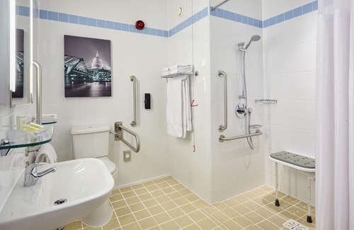 Heathrow Villages Hotel | Hilton Garden Inn London Heathrow Airport