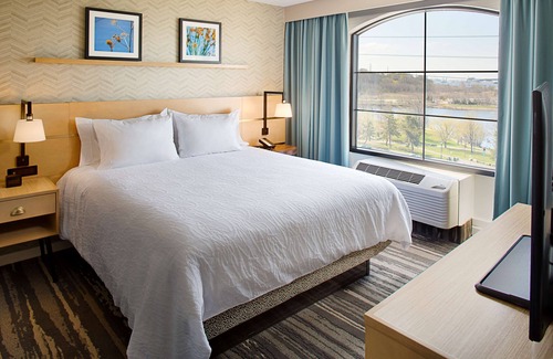 Fox Point Hotel | Hilton Garden Inn Providence