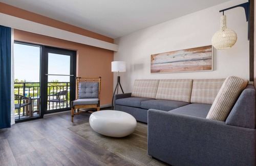 St. Pete Beach Hotel | Hilton Garden Inn St. Pete Beach