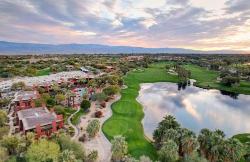 Palm Desert Hotel | Hilton Grand Vacations Club Palm Desert