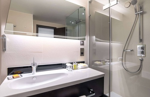Heathrow Villages Hotel | Hilton London Heathrow Airport Hotel