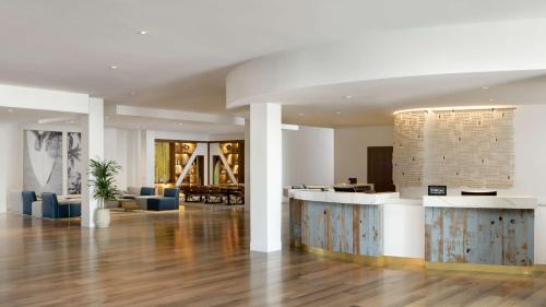 Fox Hills Hotel | Hilton Los Angeles-Culver City, CA