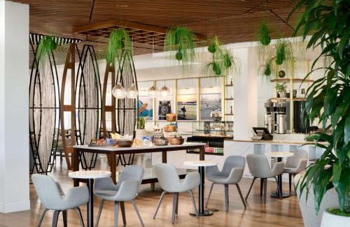 Fox Hills Hotel | Hilton Los Angeles-Culver City, CA