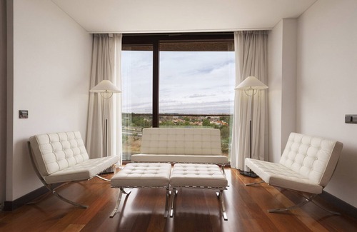 Barajas Hotel | Hilton Madrid Airport