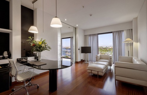 Barajas Hotel | Hilton Madrid Airport