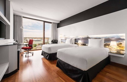 Barajas Hotel | Hilton Madrid Airport