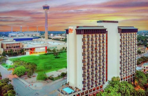 Downtown San Antonio Hotel | Hilton Palacio del Rio