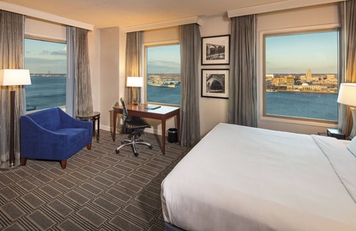 Society Hill Hotel | Hilton Philadelphia at Penn's Landing