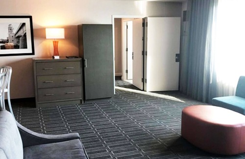 Society Hill Hotel | Hilton Philadelphia at Penn's Landing