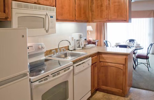 Avila Beach Complejo | Hilton Vacation Club San Luis Bay - 1 BR King Ste plus with balcony, 2 bathrooms