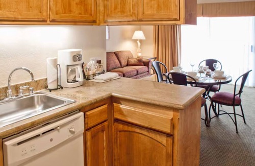 Avila Beach Complejo | Hilton Vacation Club San Luis Bay - 1 BR King Ste plus with balcony, 2 bathrooms