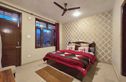 Naddi Cama Y Desayuno | Himalayan Horizon and Cafe